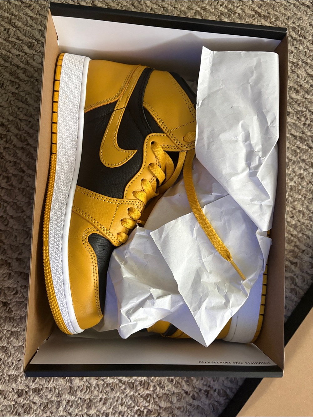 Nike High-Top Sneakers in Yellow and Black